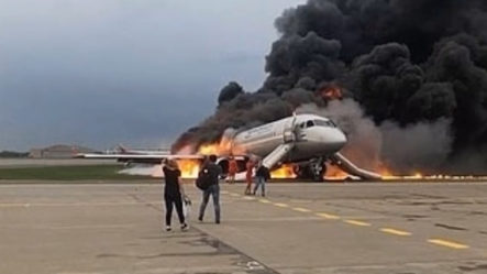 Al Menos 13 Muertos Al Incendiarse Un Avión En Un Aeropuerto De Moscú