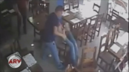 Impactante El Momento Que Un Hombre Golpea Su Pareja En Un Restaurante De Perú