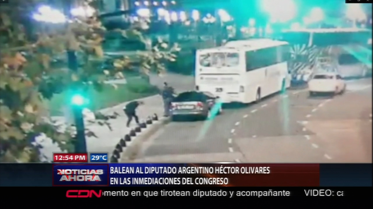 Balean Al Diputado Argentino Héctor Olivares En Las Inmediaciones Del Congreso