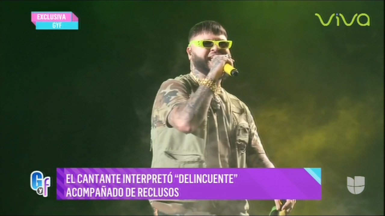 El Cantante Interpretó -Delincuente- Acompañado De Reclusos