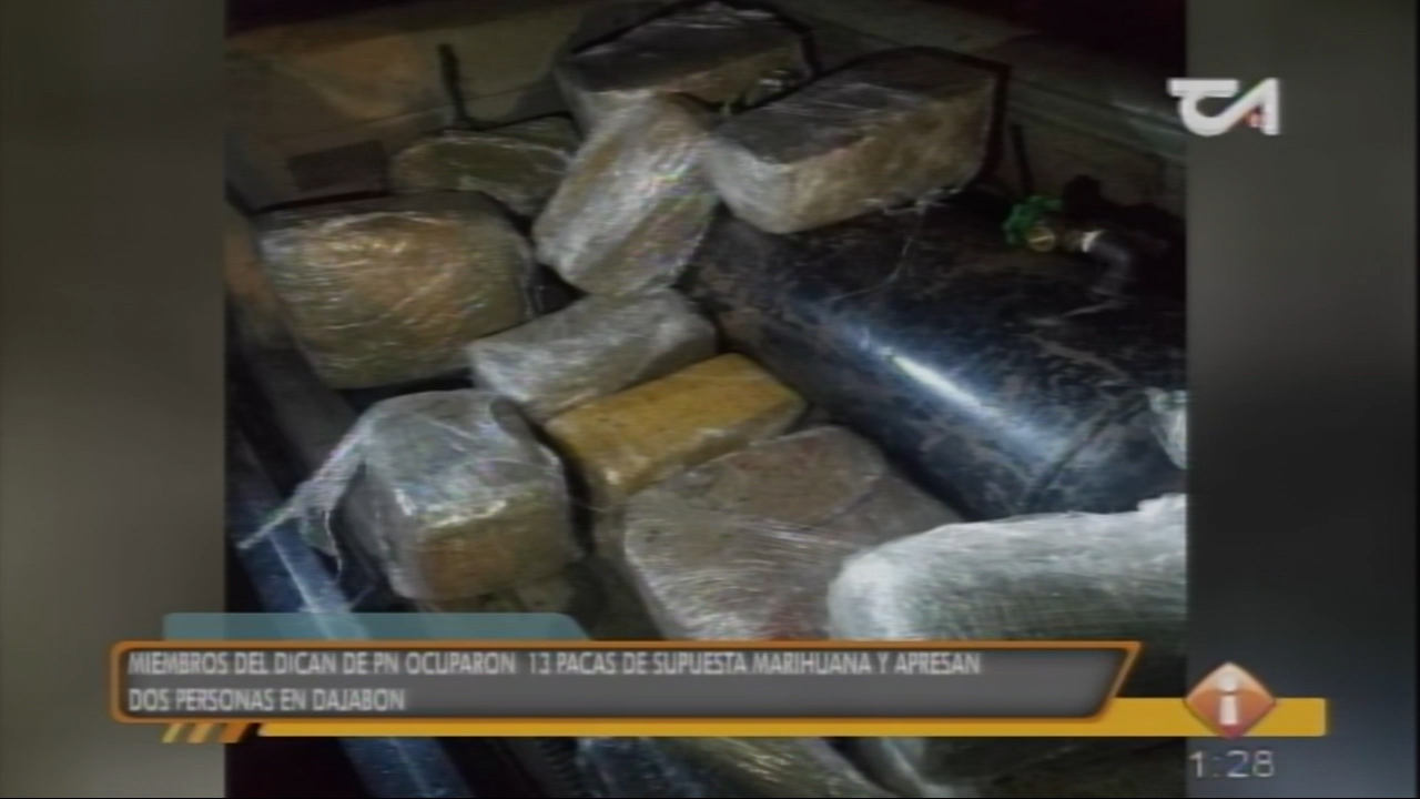 Miembros Del DICAN De PN Ocupan 13 Pacas De Supuesta Marihuana Y Apresan Dos Personas En Dajabón