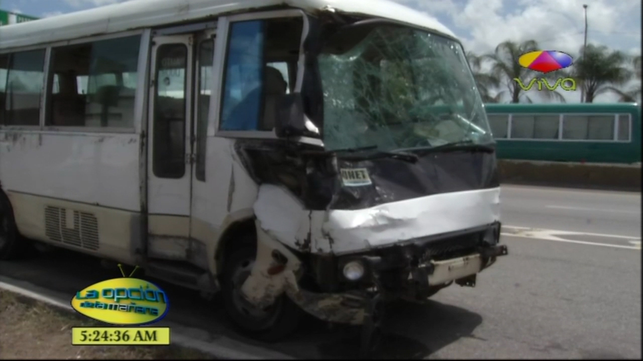 8 Personas Heridas Tras Chocar 2 Guaguas En La Avenida Las Américas