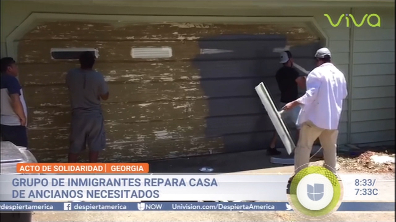 Grupo De Inmigrantes Reparan Casa De Ancianos Necesitados