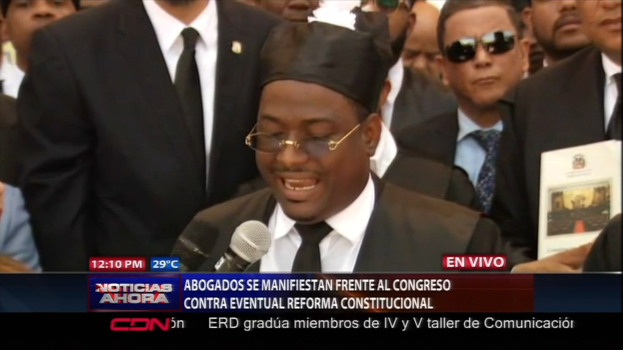 Abogado Se Manifiestan Frente Al Congreso Contra Eventual Reforma Constitucional