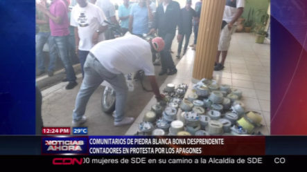 Comunitarios De Piedra Blanca, Bonao Desprenden Contadores En Protesta Por Los Apagones
