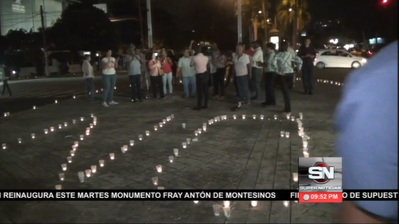 Encienden Velas En Contra De La Reforma Constitucional