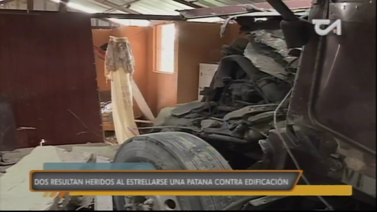Dos Personas Heridas Al Estrellarse Una Patana Contra Varias Edificaciones
