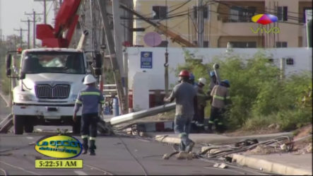 Fuerte Ventarrón En Santo Domingo Derribo 9 Postes Del Tendido Eléctrico