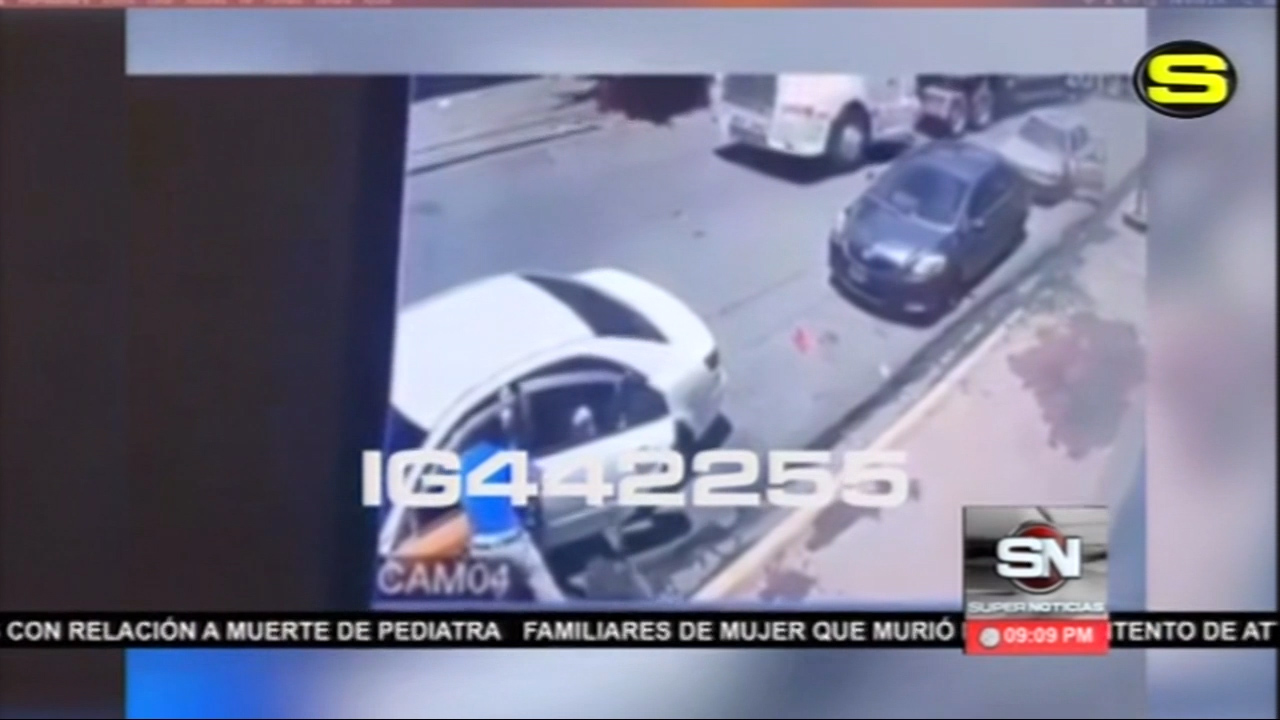 ¡IMÁGENES FUERTES! Captado Por Cámara De Vigilancia El Momento En Que Un Hombre Le Propina Varias Puñaladas A Otro Por El Roce De Vehículos