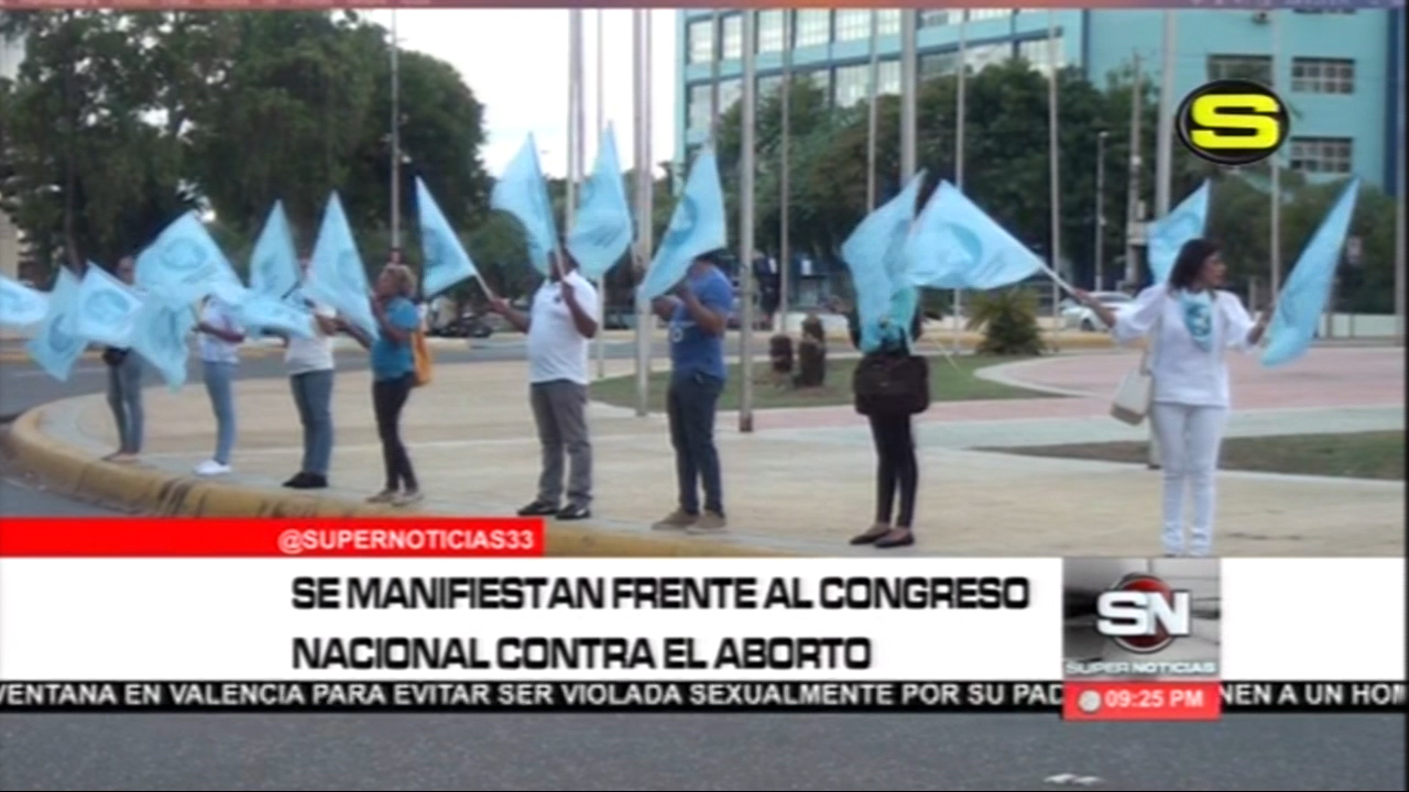 Profesionales De Distintas áreas Se Manifestaron Frente Al Congreso Nacional Contra El Aborto