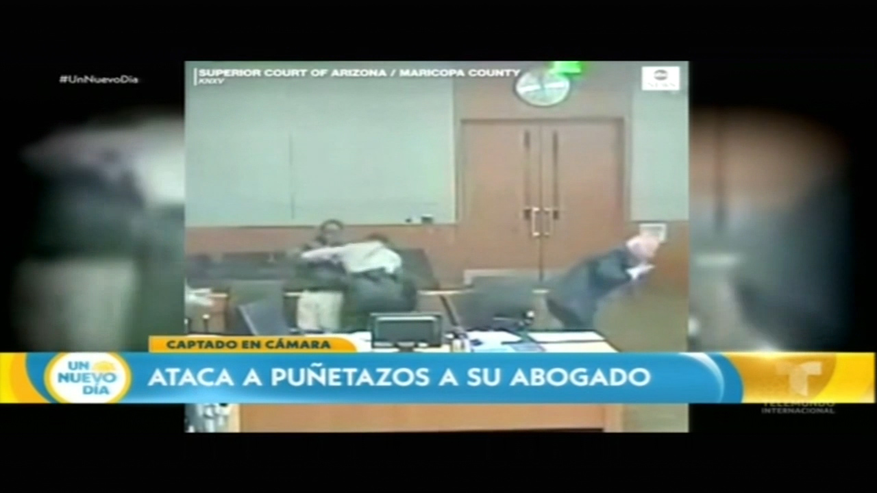 Hombre Juzgado Por Agresión Le Da Tremenda Trompada A Su Abogado