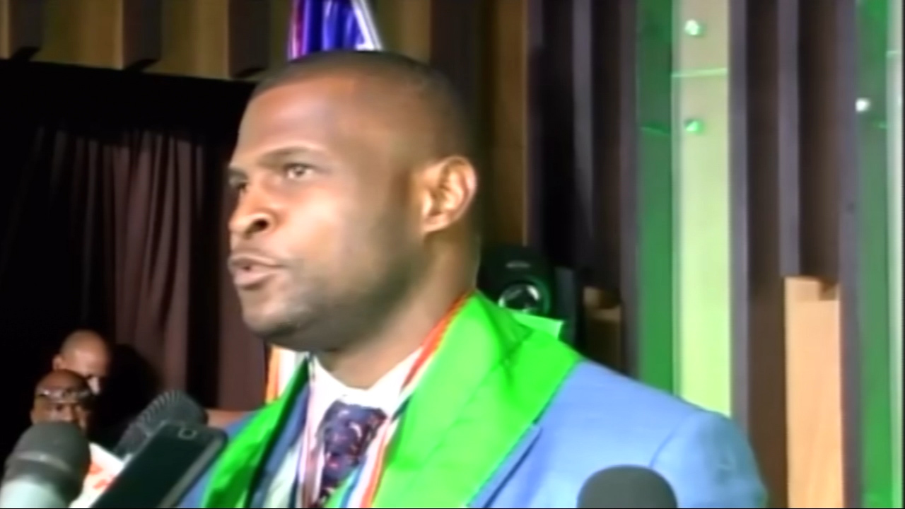 El Expelotero Luis Castillo Es Entrevistado En La Procuraduría