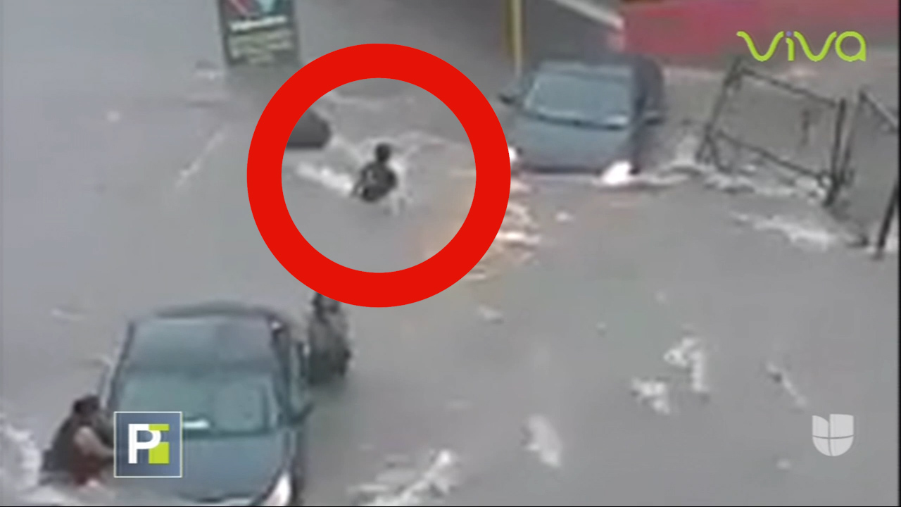 Captado En Cámara Cuando Una Joven De 17 Años Desaparece En Una Inundación En México