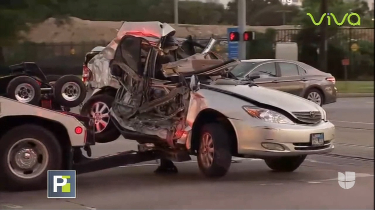 Tren Impacta El Auto De Una Mujer Y Lo Parte En Dos
