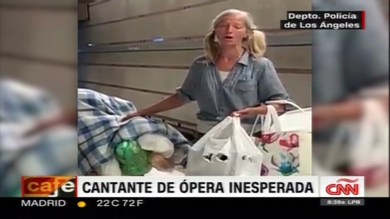 Una Indigente En Una De Las Estaciones De Tren En Los Ángeles Sorprende Cantando Ópera