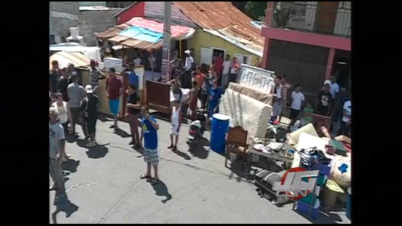 Fuerte Incendio Afecta Varias Viviendas En El Sector El Ejido Santiago