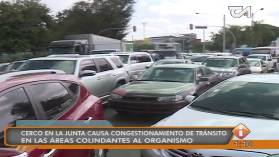 Gran Congestionamiento De Transido En áreas Cercanas A La JCE