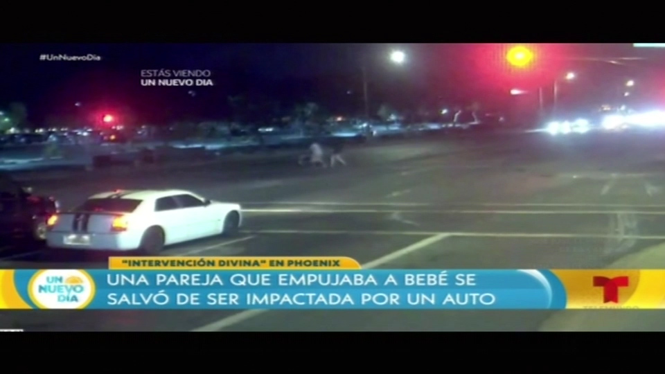 Una Pareja Junto A Su Bebe Se Salvan De Ser Imputados Por Un Vehículo
