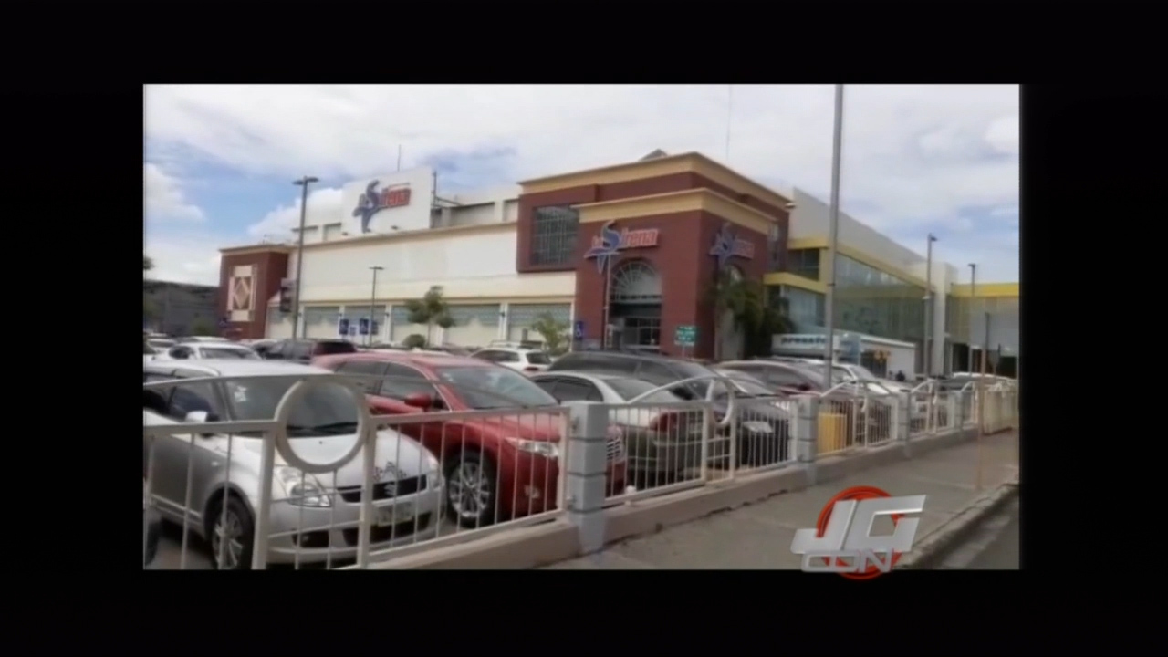 Hombre Penetra A La Sirena Se Roba Varios Celulares Y Baila Frente A Cámaras De Seguridad