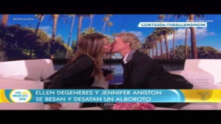 Ellen Y Jennifer Aniston Se Besan Y Desatan Un Alboroto