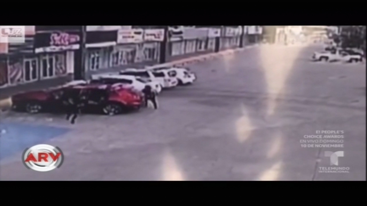 Pistoleros Acribillan A Tiros A Policía En Plena Plaza De México