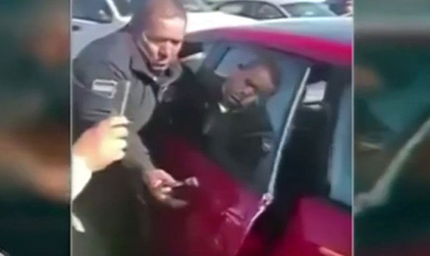 Policía Rescata A Niña A Punto De Morir Sofocada