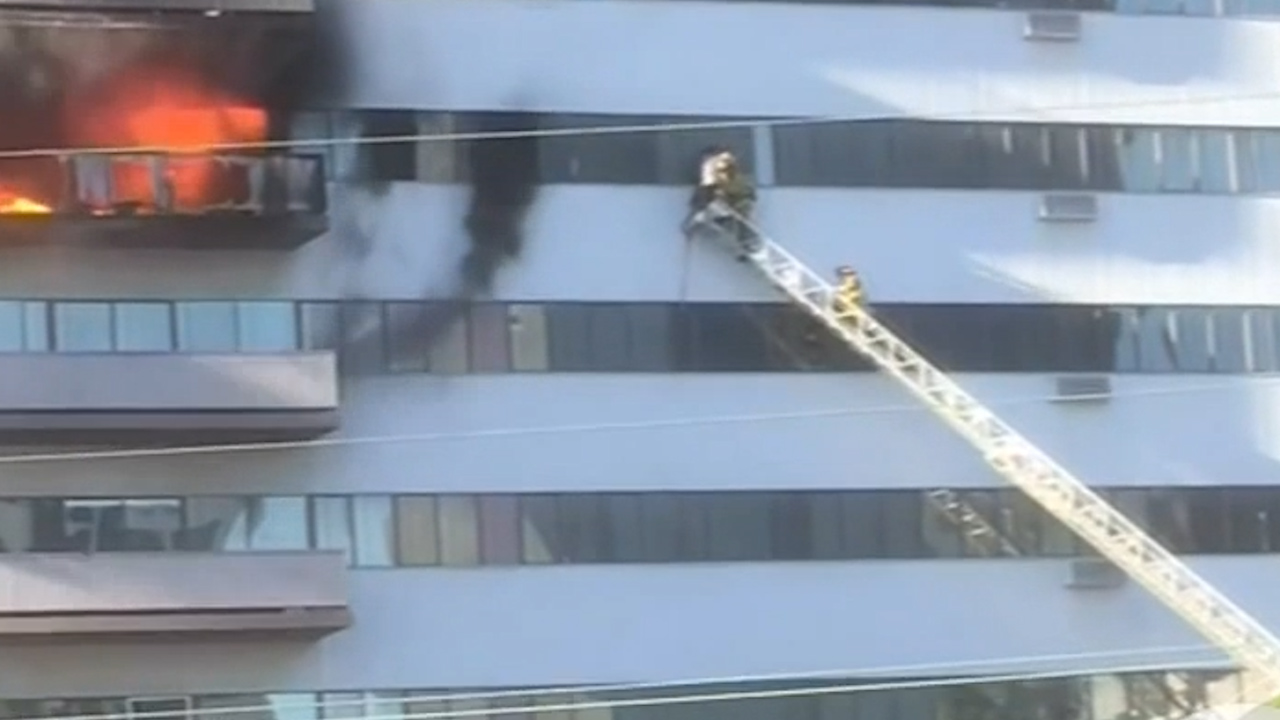 El Spiderman De California Lo Rescata Un Bombero En Medio De Un Gran Incendio