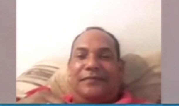 Video Del Maestro Mostrándole Su Miembro A Estudiante