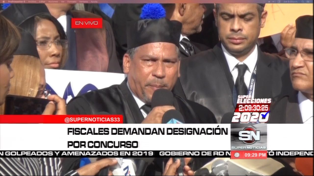 Decenas De Fiscales Se Reunieron Frente A La Procuraduría Para Defender El Concurso Del MP