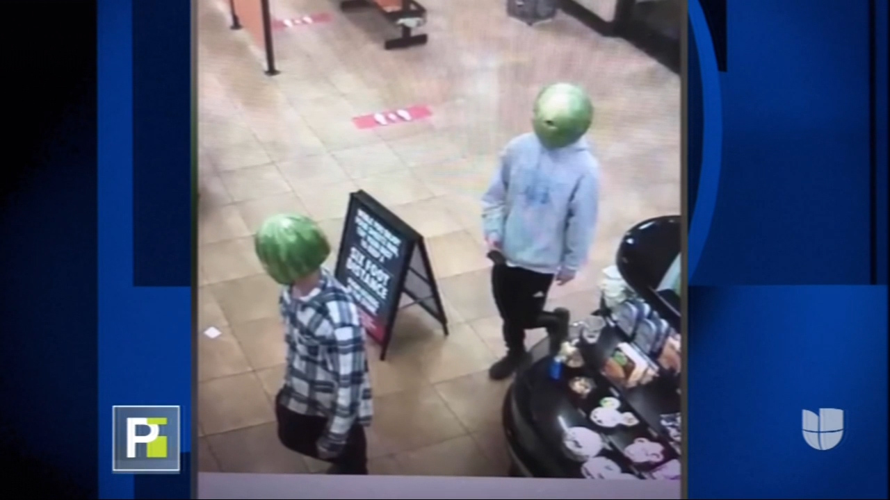 Estos Dos Verdugos Atracan Una Gasolinera Con Dos Cascaras De Sandia En La Cabeza