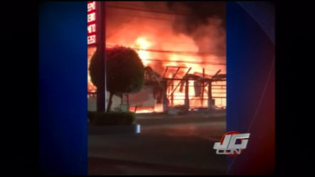 Fuerte Incendio En El Sector Gurabo En Santiago Deja Perdidas Millonarias A 2 Tiendas