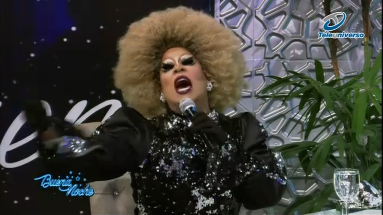 La “PITONISA” Dice Que Los “TIGUERES” Le Tiran Por DM Y Mandan Su Currículum En | Buena Noche