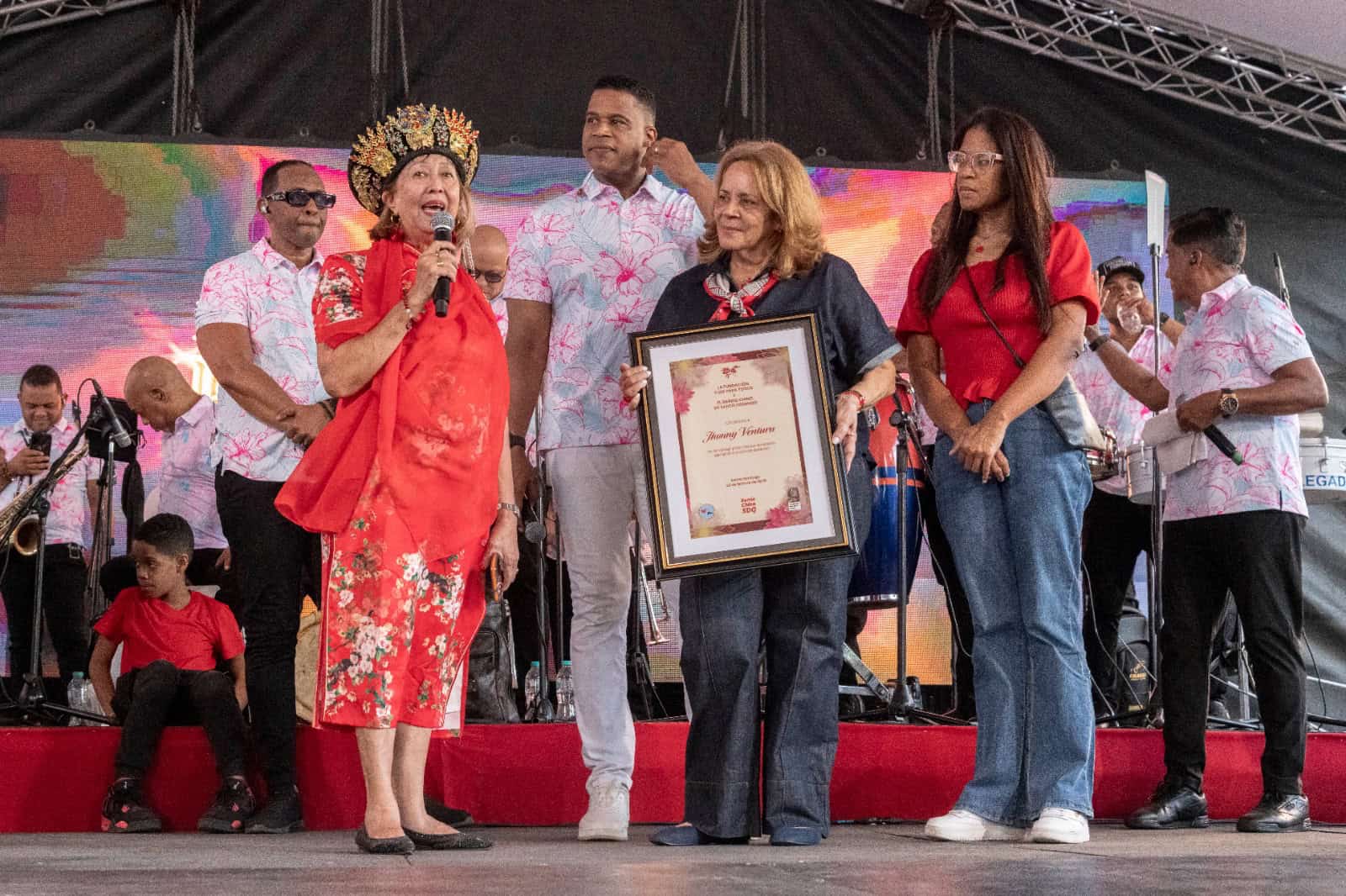 Barrio Chino Honra A Johnny Ventura En Año Nuevo Chino