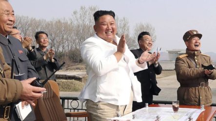 Kim Jong -Un Reaparece En Los Medios