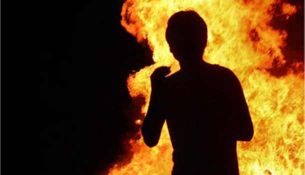 Mujer Pierde La Vida Al Incendiarse Rociándose Con Gasolina