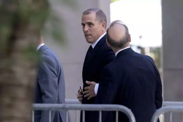 Hijo De Presidente Joe Biden Se Declara NO CULPABLE En Una Corte