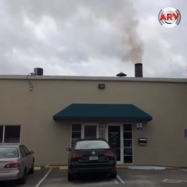 Comienzan A Cremar El Cuerpo De Jose Jose