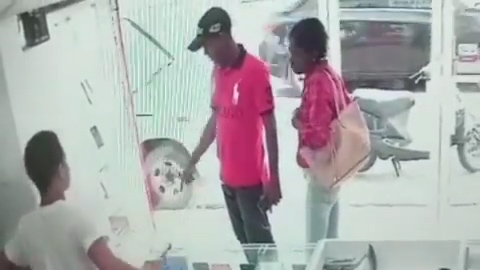 Pareja Que Se Dedica Al Robo En Tiendas De Celulares En Higüey, La Romana, San Pedro De Macoris Y Punta Cana