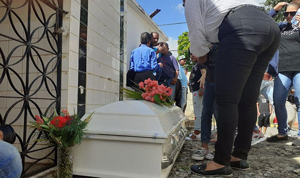 Entre Llantos Y Escenas De Dolor Sepulta A Yaneisy Rodríguez