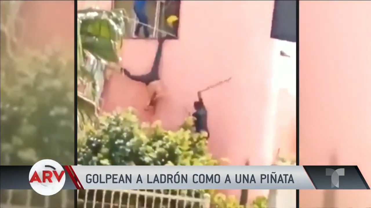 Golpean A Un Ladrón Como Una Piñata Por Haberse Robado Una Camioneta