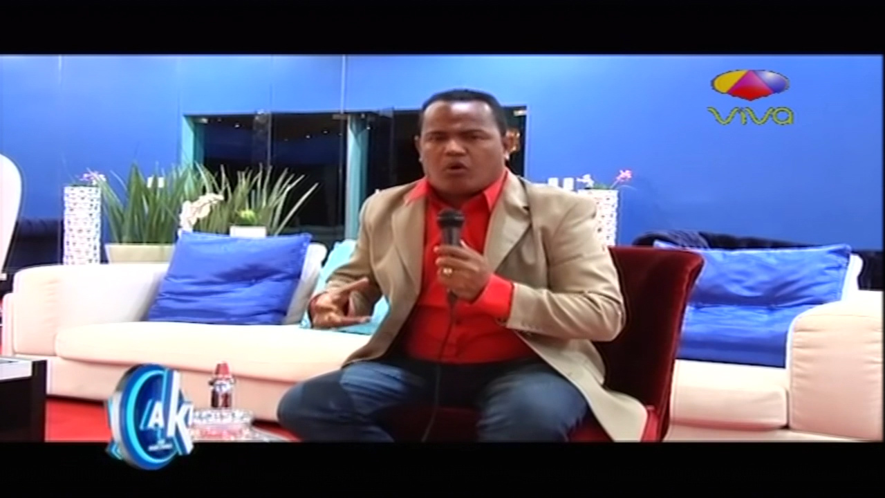 Sandy Sandy: Premios Soberano Se Hacen Los Graciosos Haciendo Homenajes A Los Artistas Fallecidos