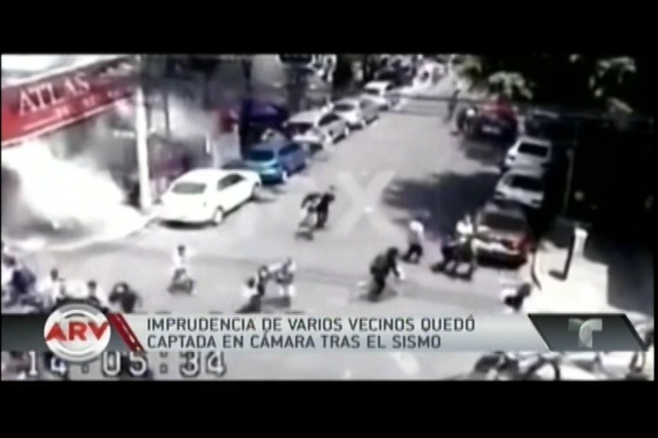 Captado En Cámara Momento En El Que Varias Personas Perdieron La Vida Durante El Terremoto De México Por Estar Grabando Videos