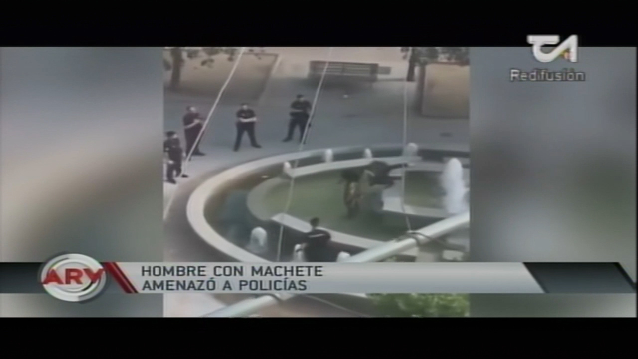 Mira Lo Que Le Pasó A Este Hombre Que Amenazó Con Un Machete A Policías