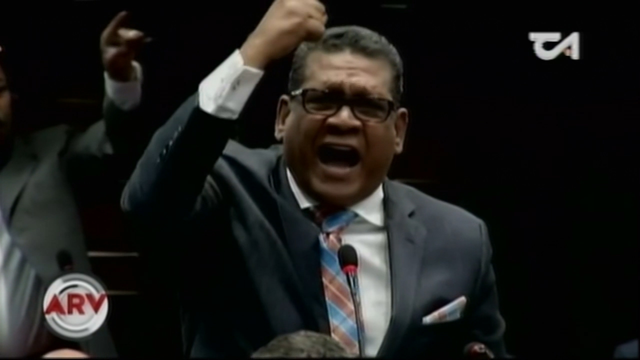 Reportaje De Al Rojo Vivo Tras Rebú Entre Legisladores Y Agentes De La PN Frente Al Congreso