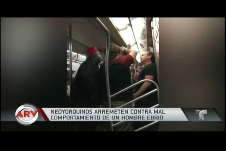Captado En Video: Momento En El Que Unos Ciudadanos Arremeten Contra Un Racista Ebrio En El Metro De New York