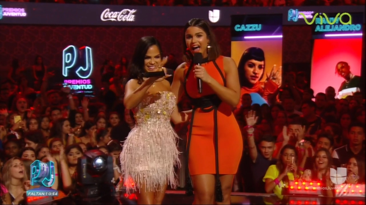 Conversando Con Natti Natasha Junto A Clarissa Molina Desde Premios Juventud