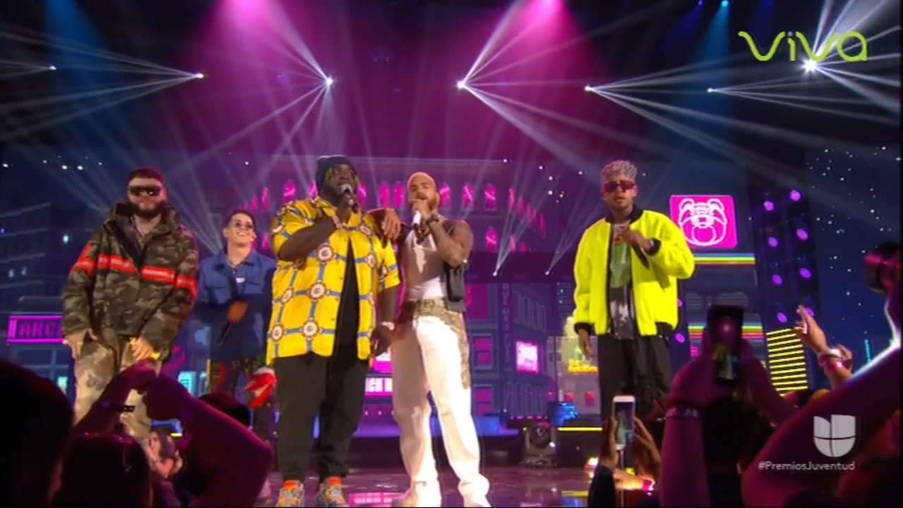 Presentación De Maluma En Premios Juventud