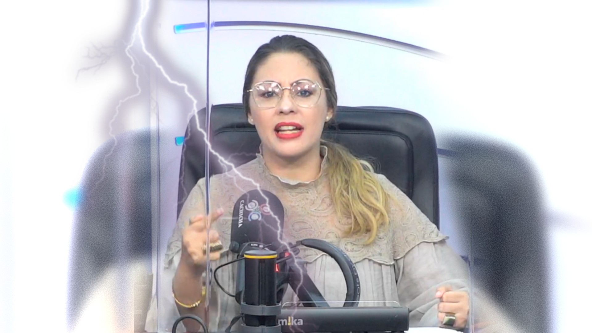 Arremeten Contra Adolescente Que Se Auto Secuestró Para Ayudar A Novio A Pagar Deuda