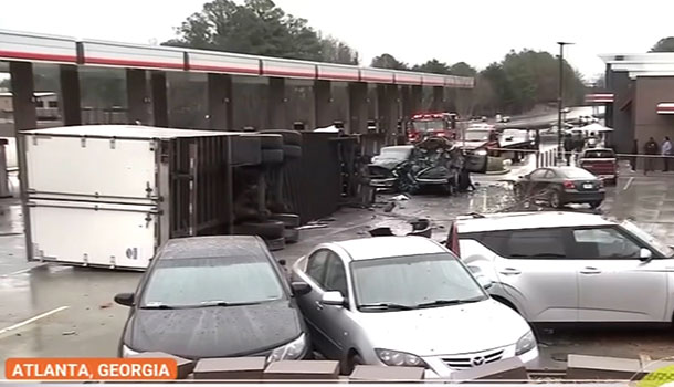 Asfalto Mojado Causa Choque En Cadena De Al Menos 10 Vehículos En Atlanta