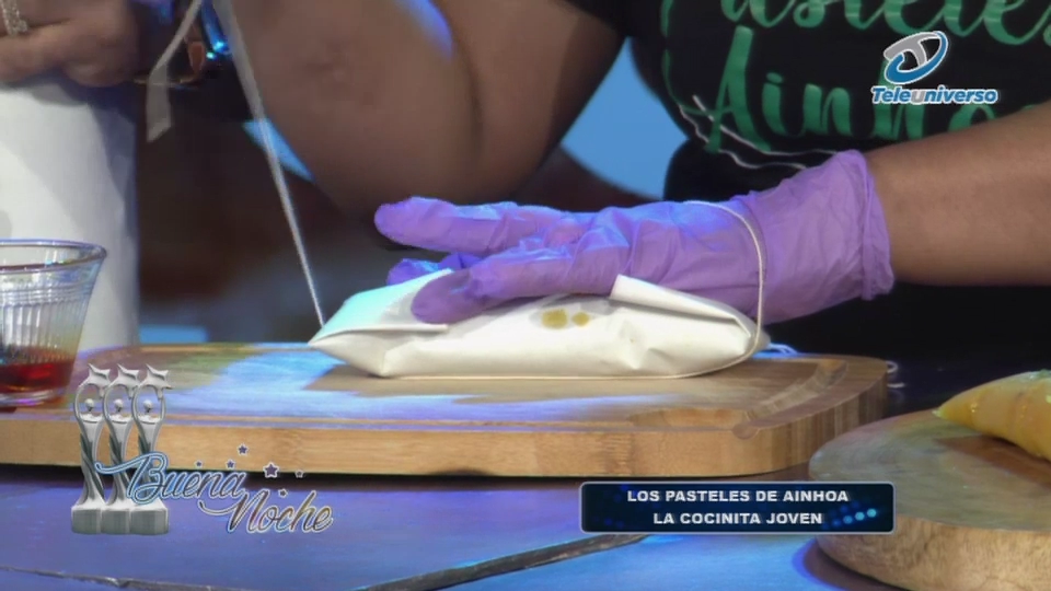 La Cocinita Joven Te Enseña A Preparar El Mejor Pastel En Hoja | Buena Noche 